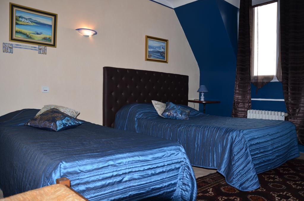 Hotel La Tour Sully-sur-Loire Quarto foto