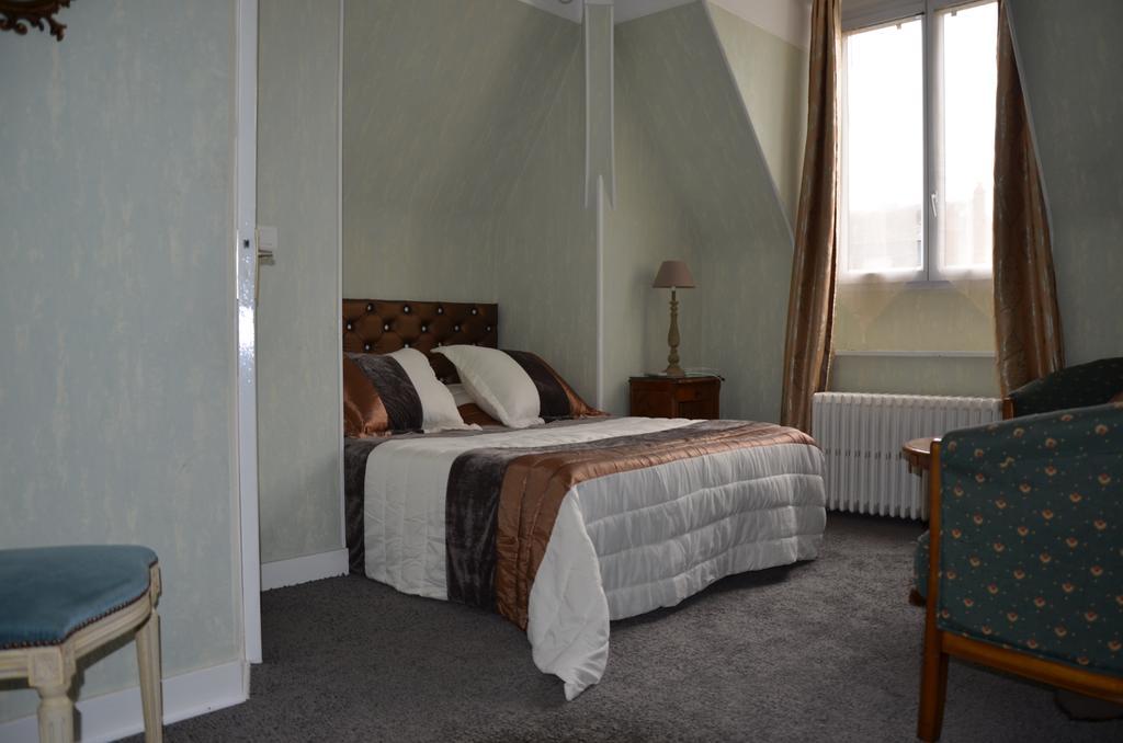 Hotel La Tour Sully-sur-Loire Quarto foto