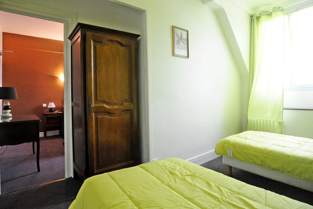 Hotel La Tour Sully-sur-Loire Quarto foto
